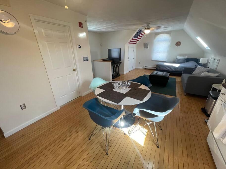 Cozy Condo With All Perks & Parking Close To Encore Casino Everett Exterior foto